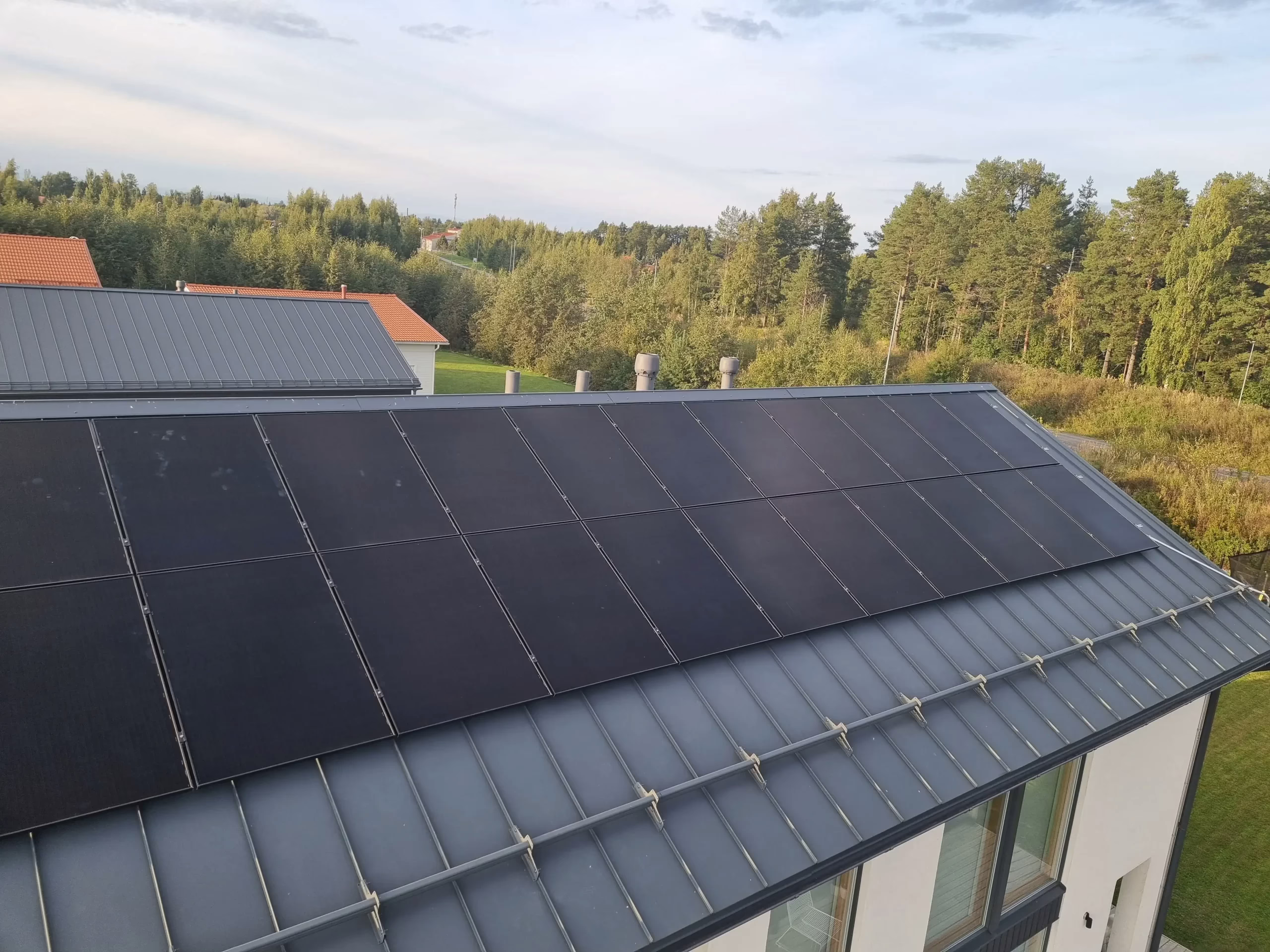 Sähköasentaja kotiin, yrityksille ja yhteisöille, Pori ja Satakunta.Solid Sähkö Oy